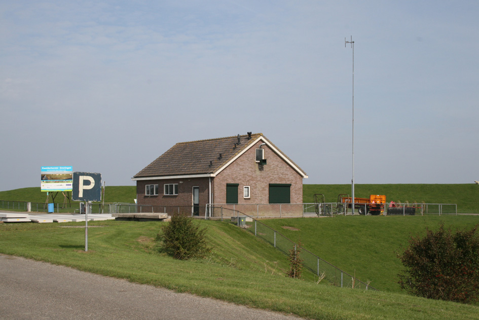 gebouw bij de dijk