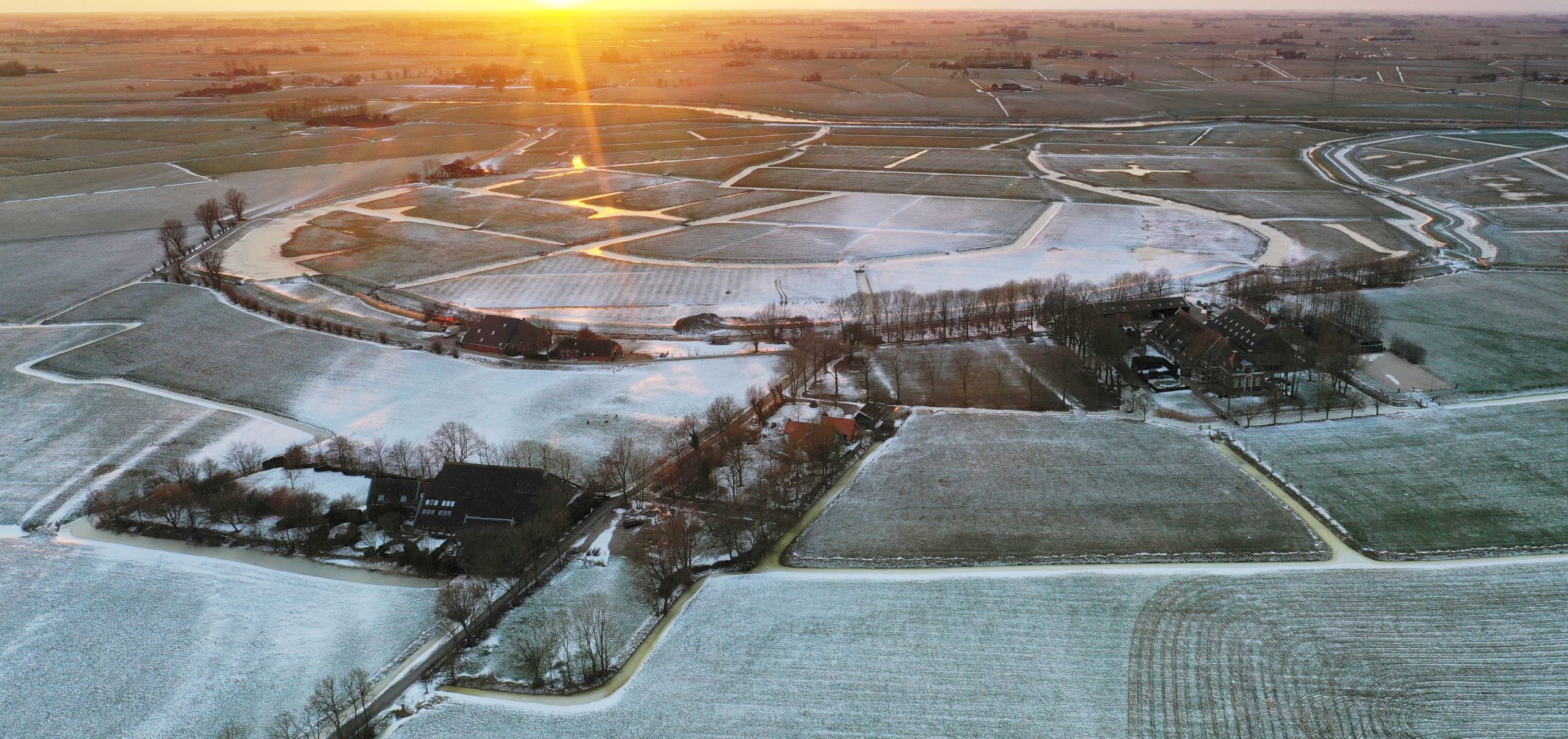 luchtfoto winters landschap