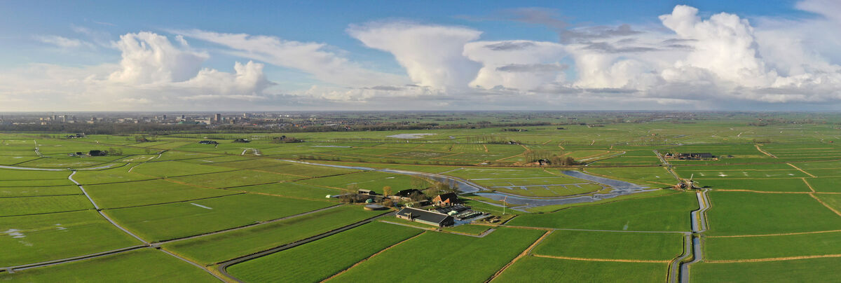Luchtfoto van weidevogelgebied Koningslaagte nabij Bedum