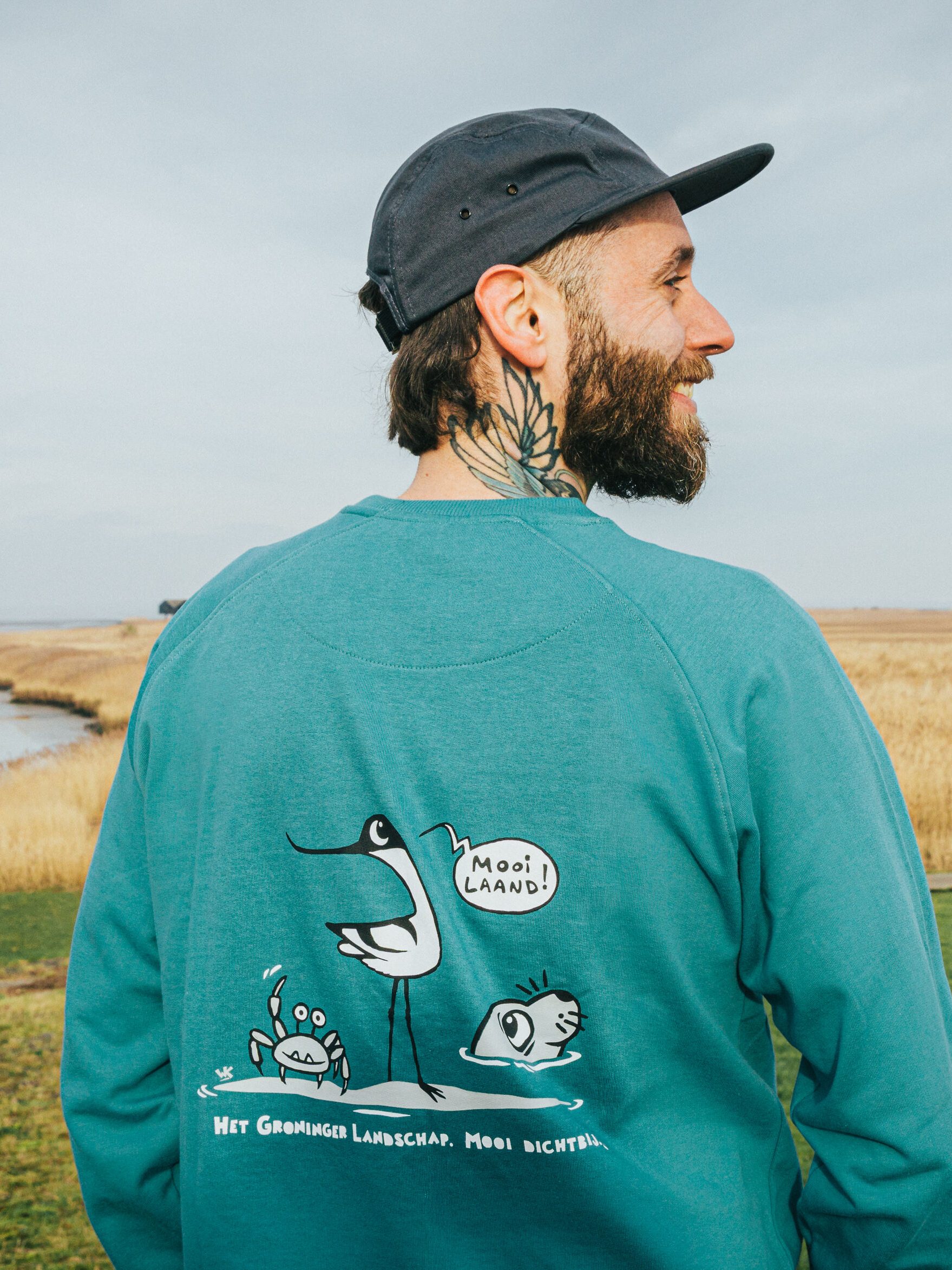 Johannes Peetsma draagt een maat M. Hij is 1.85m lang.
